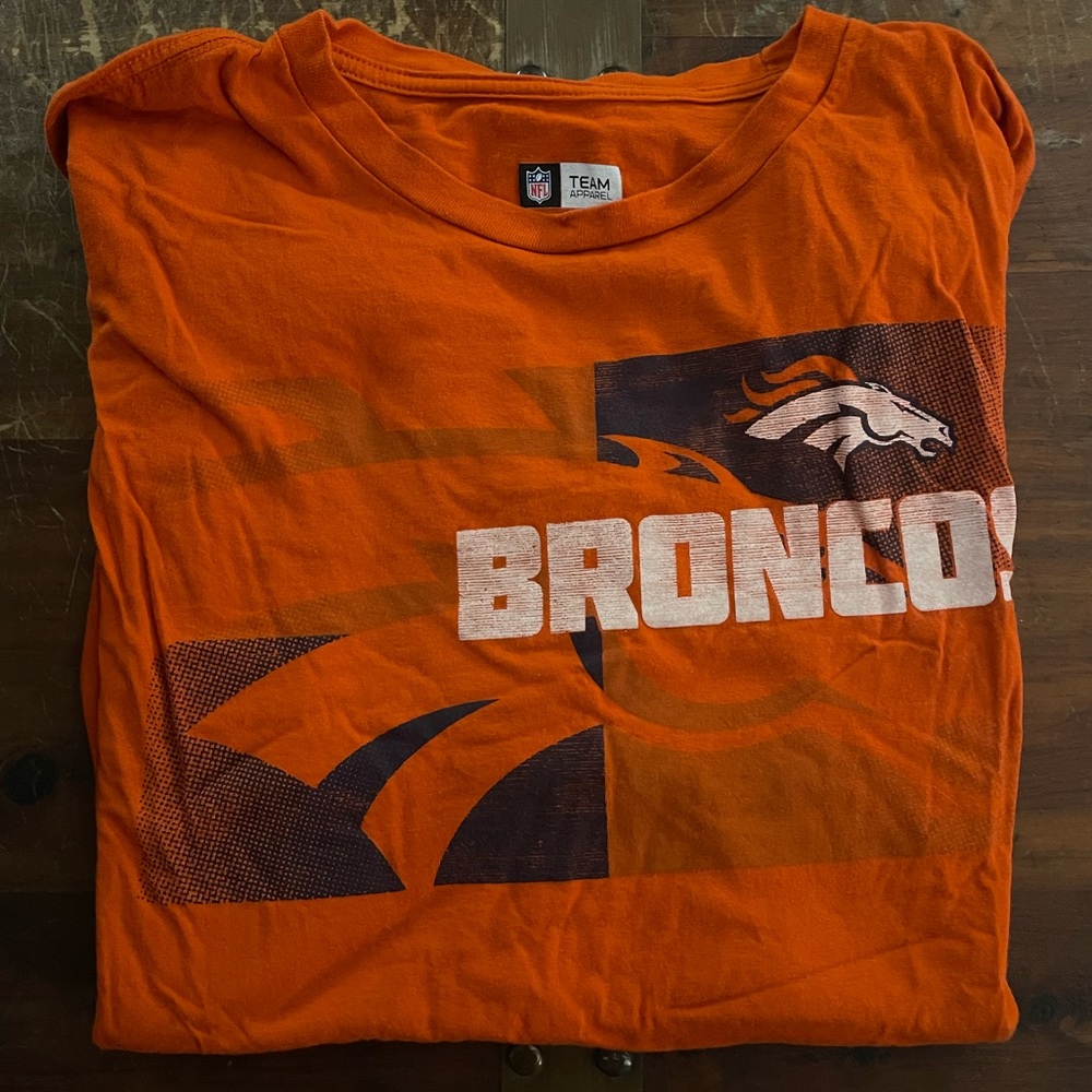 NFL team apparel Denver Broncos Graphic Tee